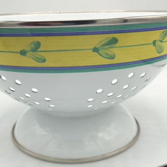 Pretty 8.5-inch enamel footed colander / strainer - Picture 2 of 4